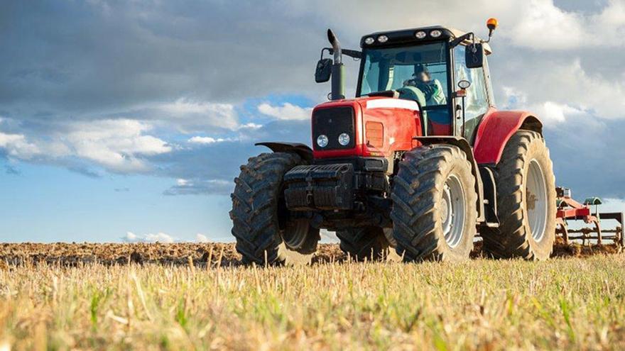 Muere un hombre en Aznalcázar tras volcar el tractor que conducía y quedar atrapado