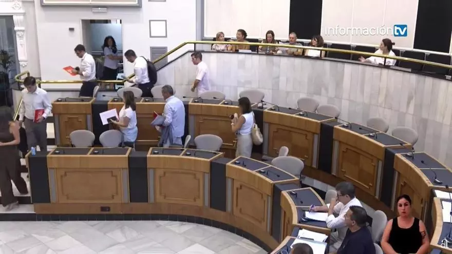 PSOE y Compromís abandonan el último pleno del curso en la Diputación de Alicante