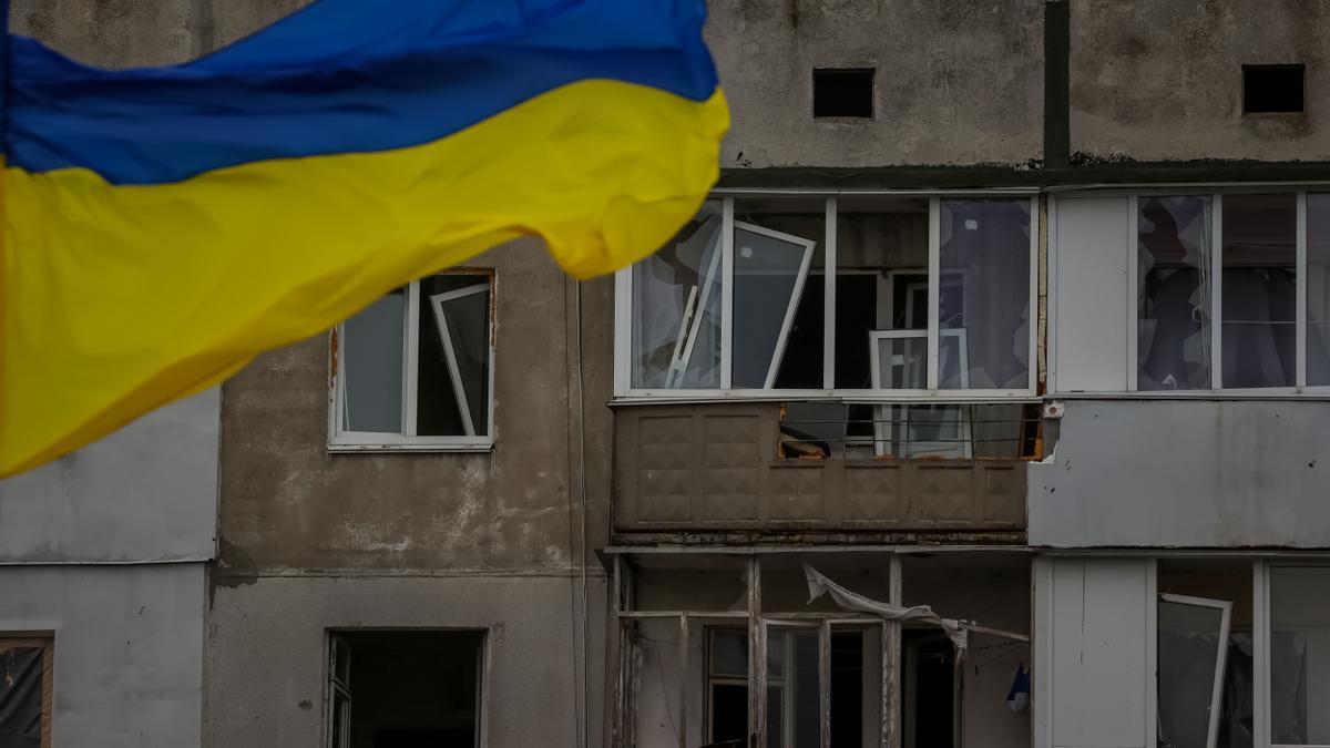 Ucrania dice que ha retirado la bandera rusa de la sede administrativa de Jersón.