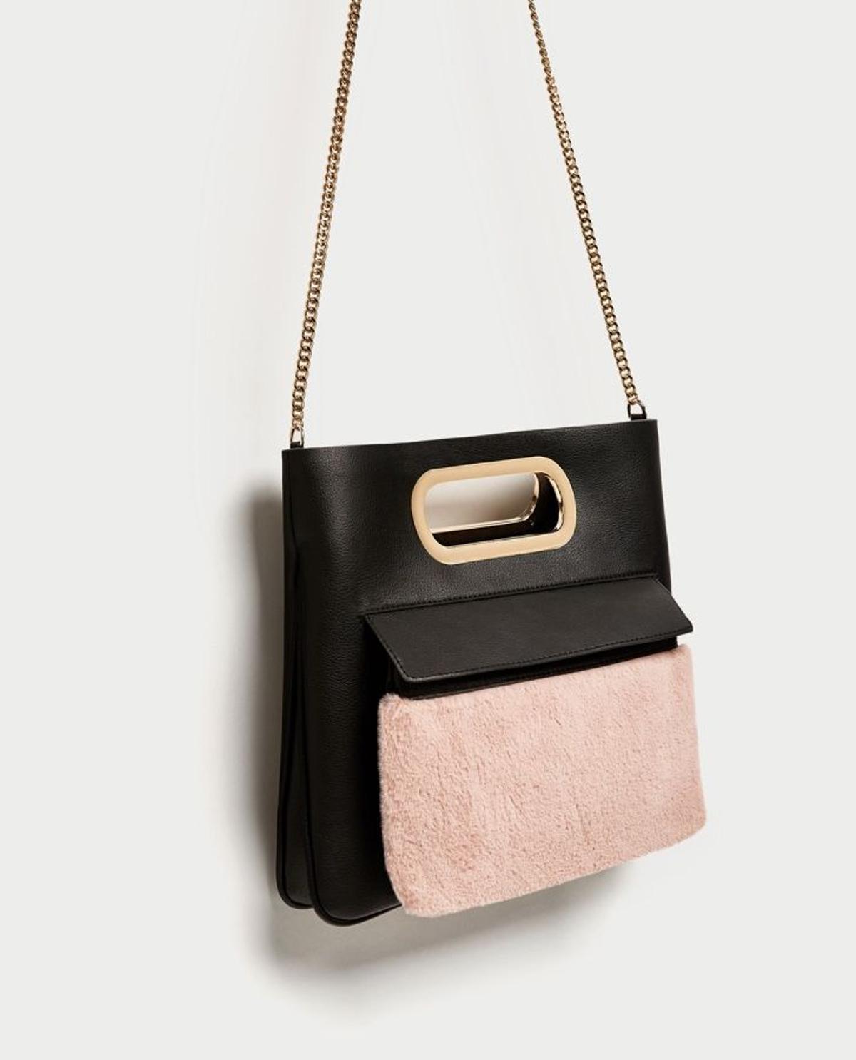 Bolso 'shopper' con bolsillo de pelo, de Zara