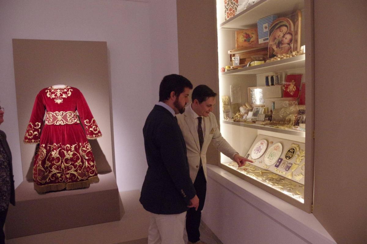 La Agrupación de Cofradías muestra el legado de los bordados de las Hermanas Trinitarias en Málaga