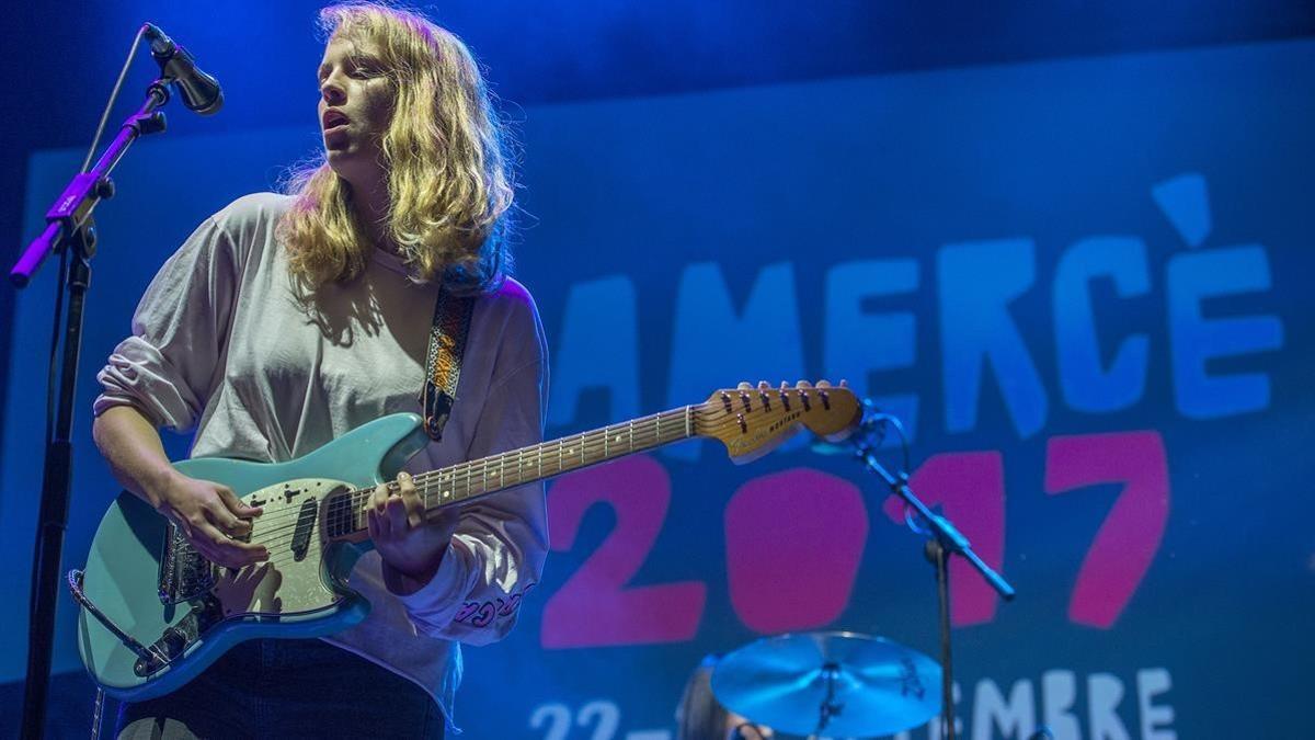 Concierto de Marika Hackman en la Plaça dels Àngels, dentro del BAM