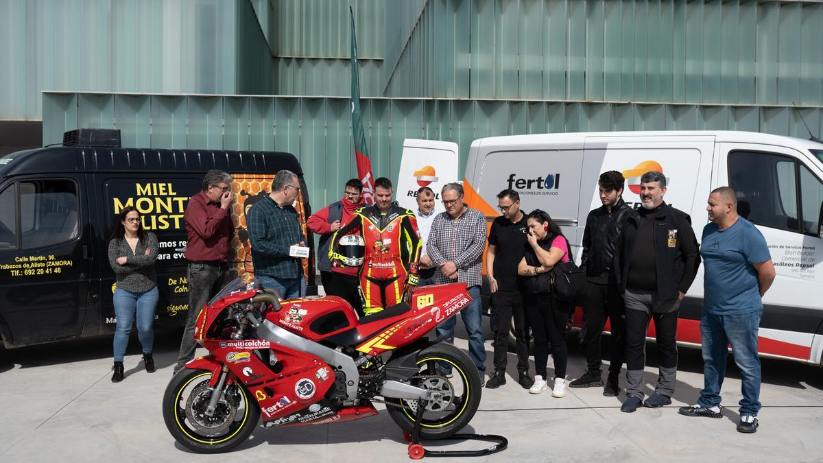 Omar Cadenas, y su equipo, presentan moto y temporada en el Ramos Carrión