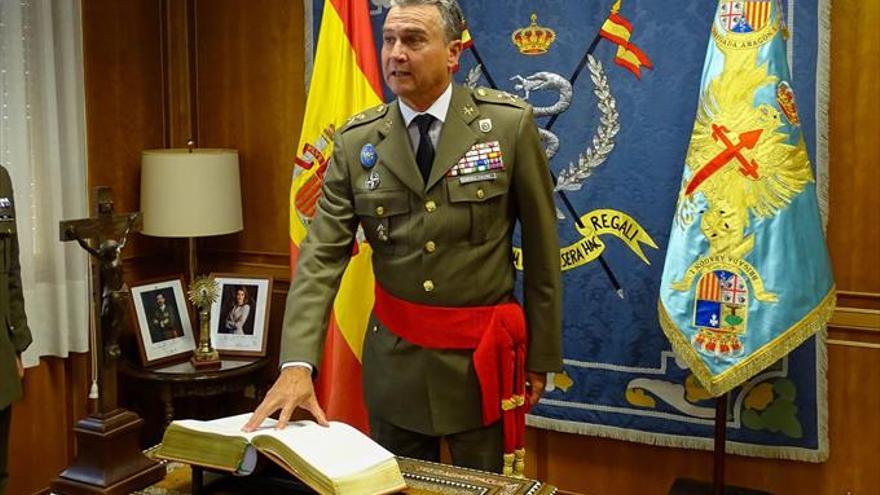 El general Martínez-Falero toma el mando de la ‘Aragón’