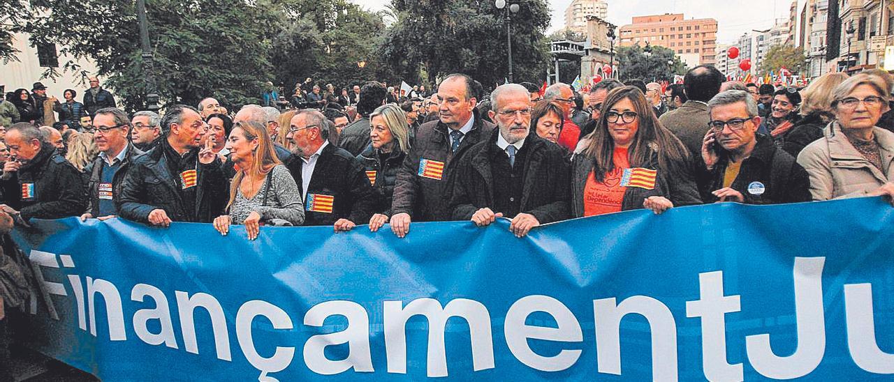 Representantes de la sociedad civil en la manifestación por la financiación de noviembre de 2017.