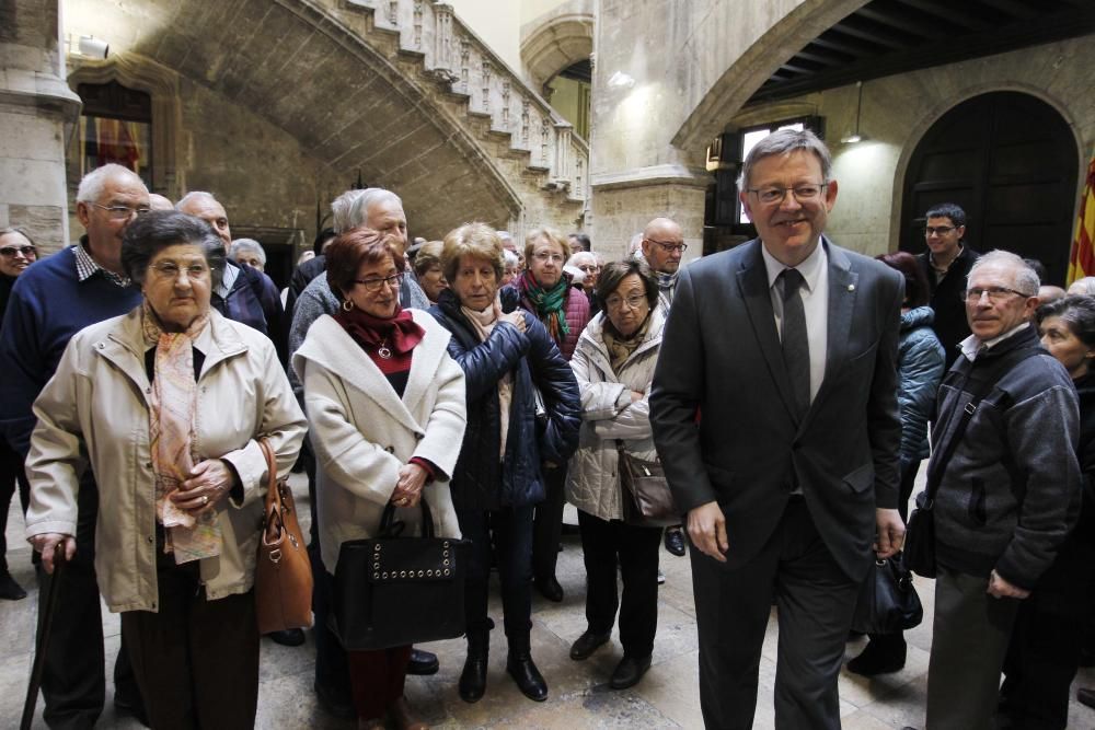 Vecinos de Morella, de visita en el Palau de la Generalitat