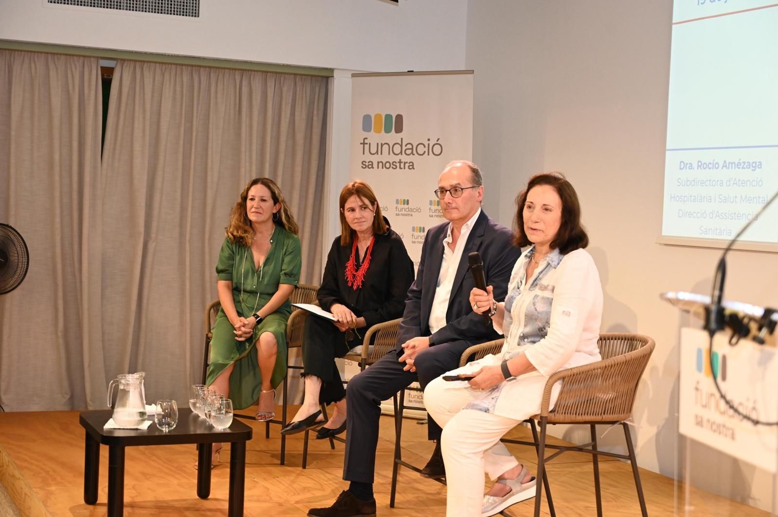 La Academia de Ciencias Médicas de Baleares despide el curso con homenajes a la trayectoria y al talento joven