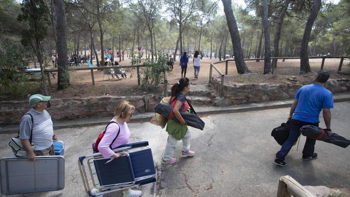 Visitantes llegando al área recreativa