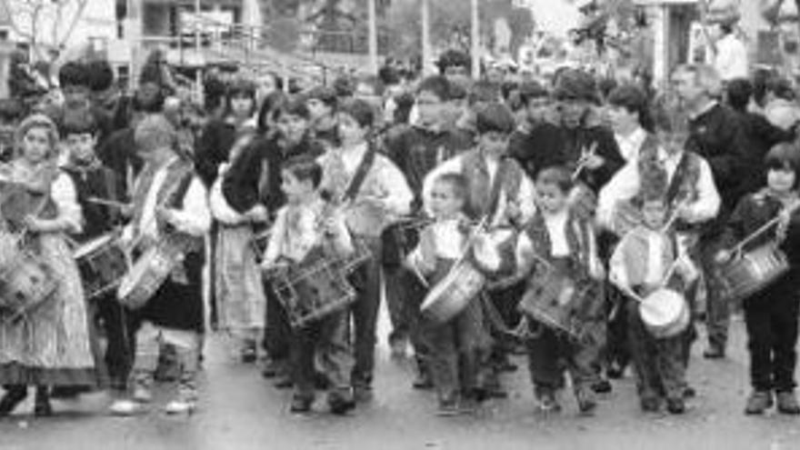 Los tambores y las dolçaines toman con su música la calle