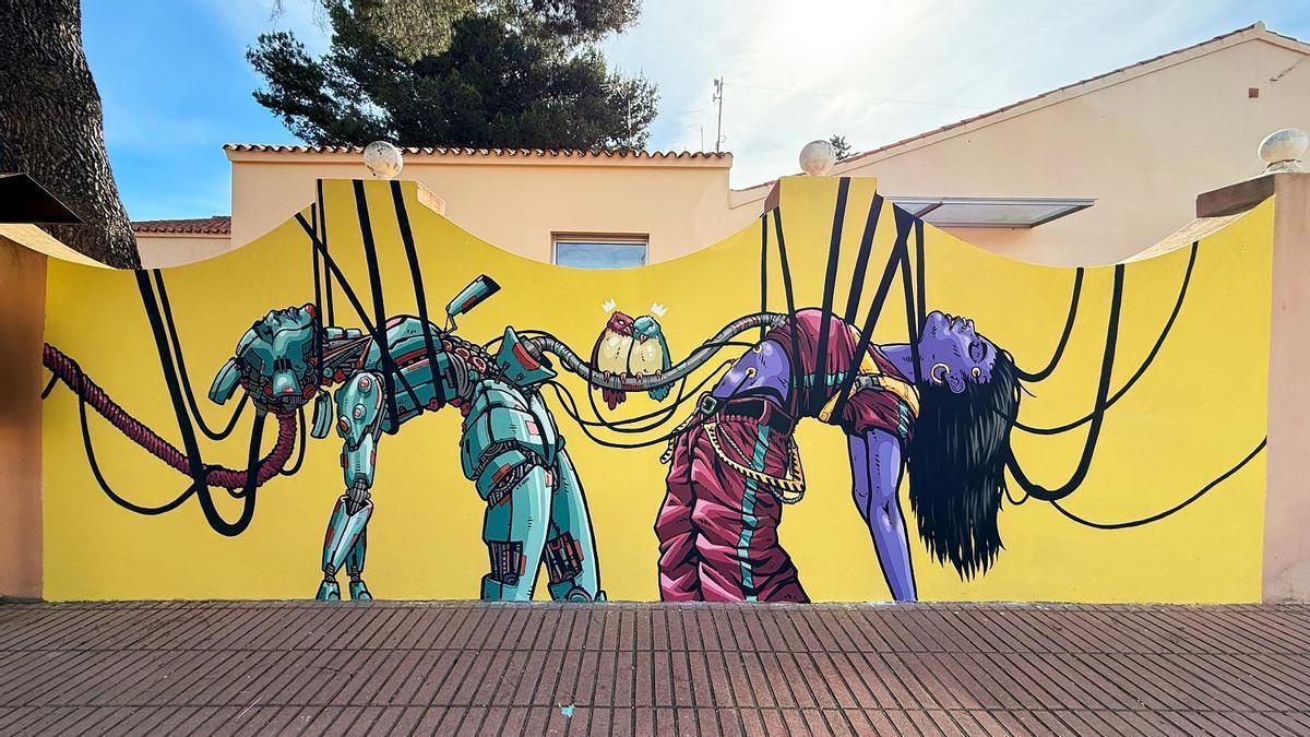 El artista visual "RuK" confecciona un mural sobre diversidad en Fontanars dels Alforins