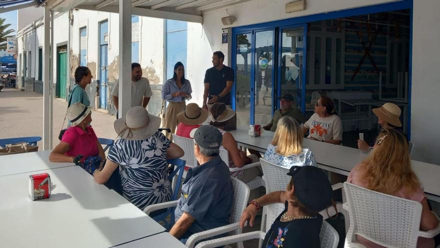 Participantes en una de las actividades del programa ‘Brújula Compartida’, de paseos guiados de mayores en la Isla | | PRENSA CABILDO