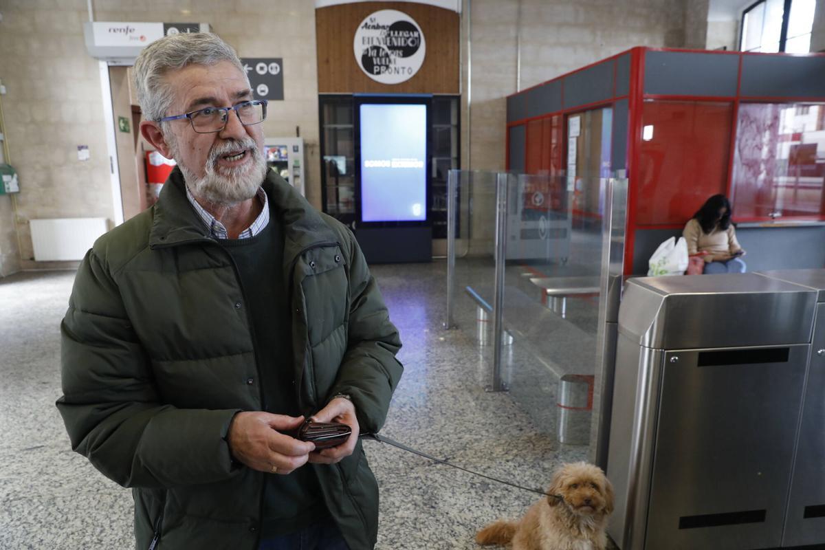 Custodio Allende en la estación de tren de Avilés.