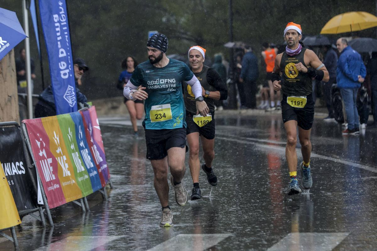 Toni Mercadal Roldán (Joan Comes)  y María del Mar González, fueron los ganadores de la FNG San Silvestre Palma