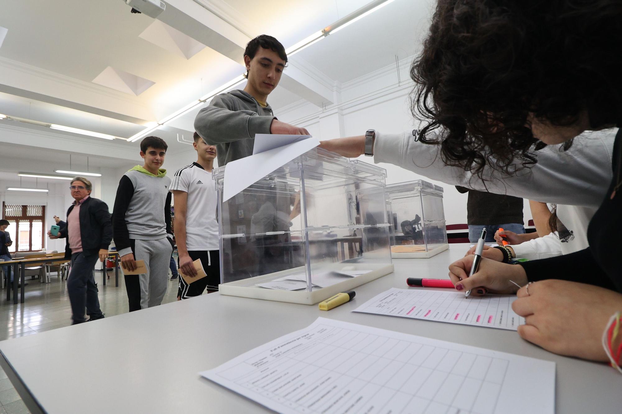 Ensayo electoral en el aula en Alcoy