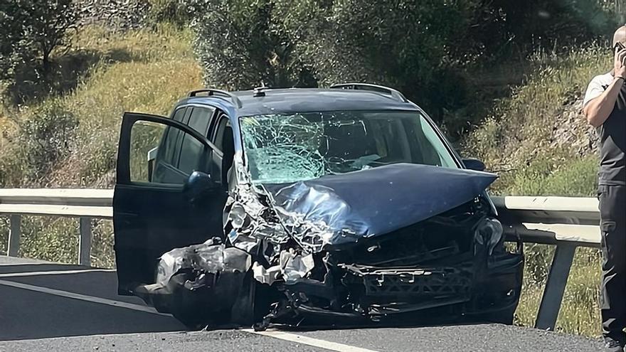 Al menos una persona herida en un accidente entre dos coches en la N-432 en Córdoba