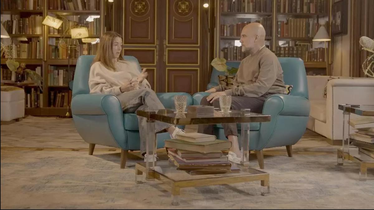 Aitana Bonmatí y Pep Guardiola, durante la conversación.