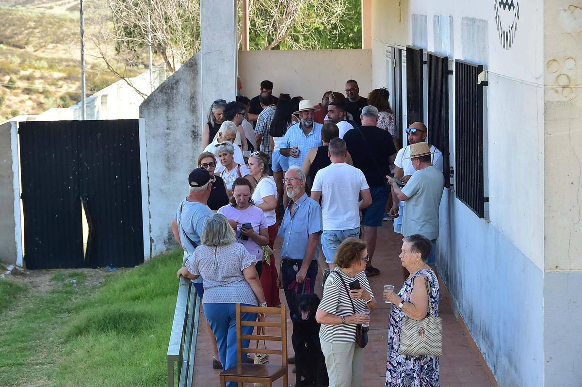 Fotogalería | Las imágenes del incendio de Casas de Millán, que ha obligado a evacuar a 800 personas Fotogalería | Las imágenes del incendio de Casas de Millán, que ha obligado a evacuar a 800 personas
