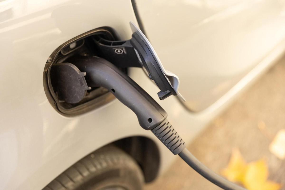 Los usuarios podrán utilizar la recarga eléctrica sin coste en 18 puntos de suministro en Marbella.