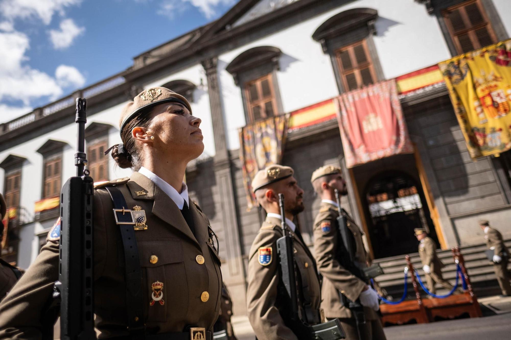 Solemne izado de la bandera por el 300 aniversario de la Capitanía General de Canarias