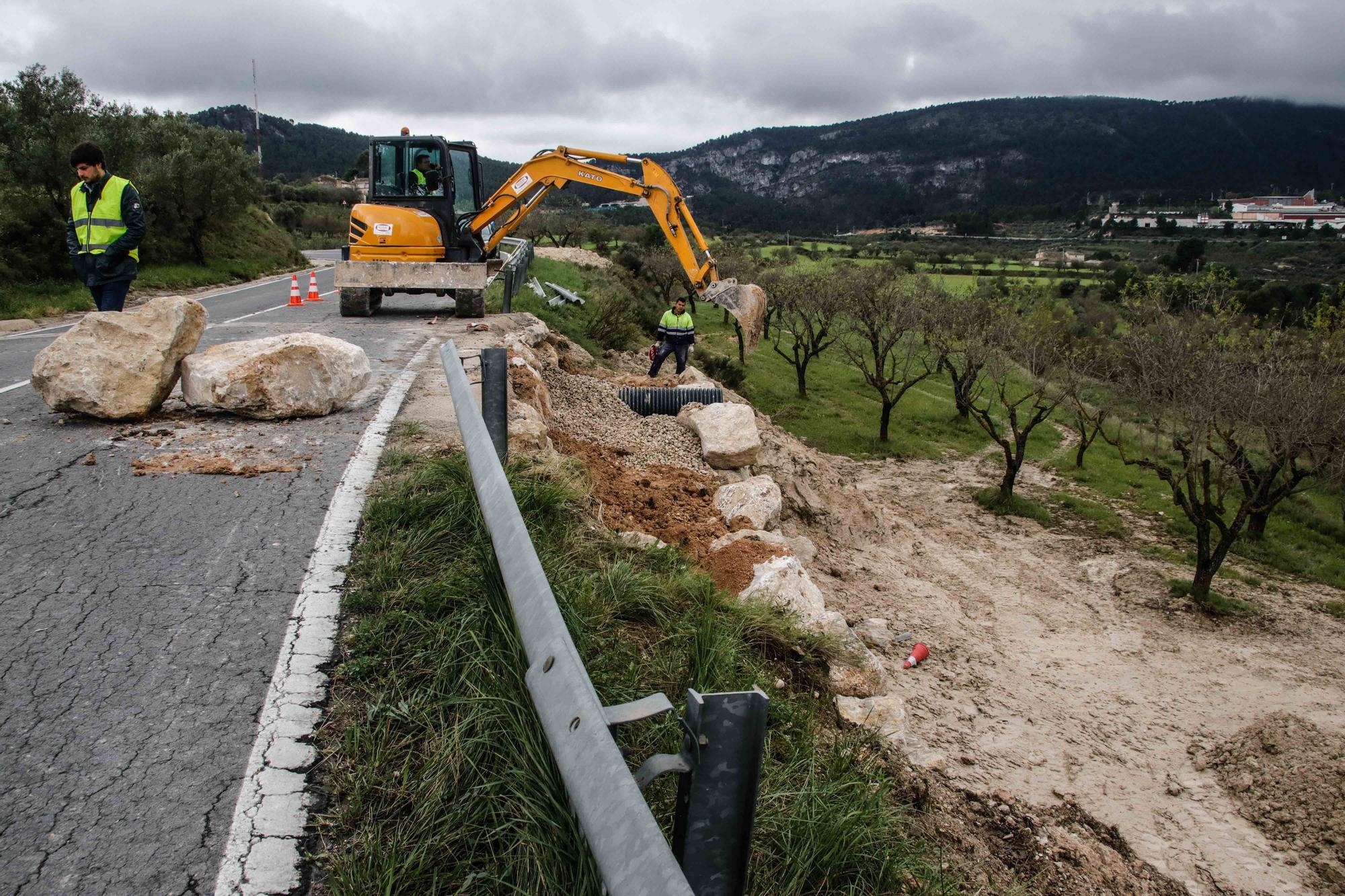 Alcoy retoma los cortes en la carretera del Rebolcat para completar la reparación de daños por las lluvias