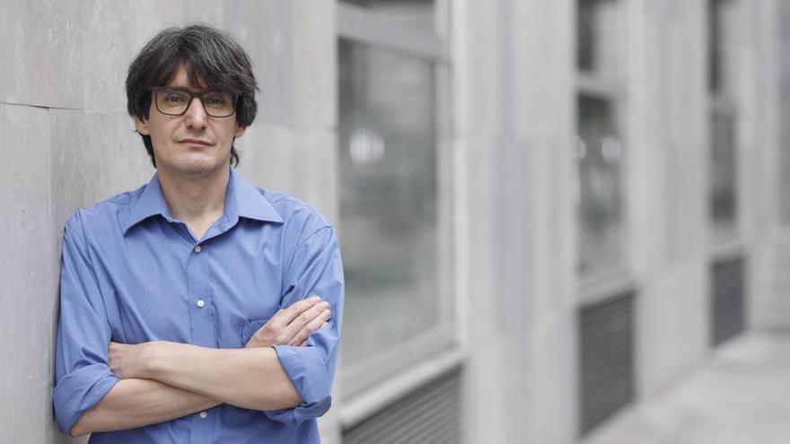 Miquel Martín: «No hauria de ser notícia que la llengua d’un escriptor llueixi»