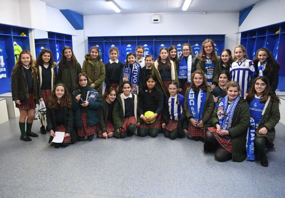 Alumnas del colegio Montespiño, de visita en Riazor