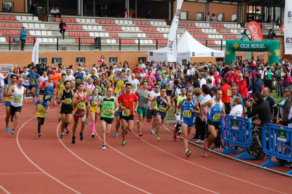 10.000 zamoranos se tiñen de rosa contra el cáncer