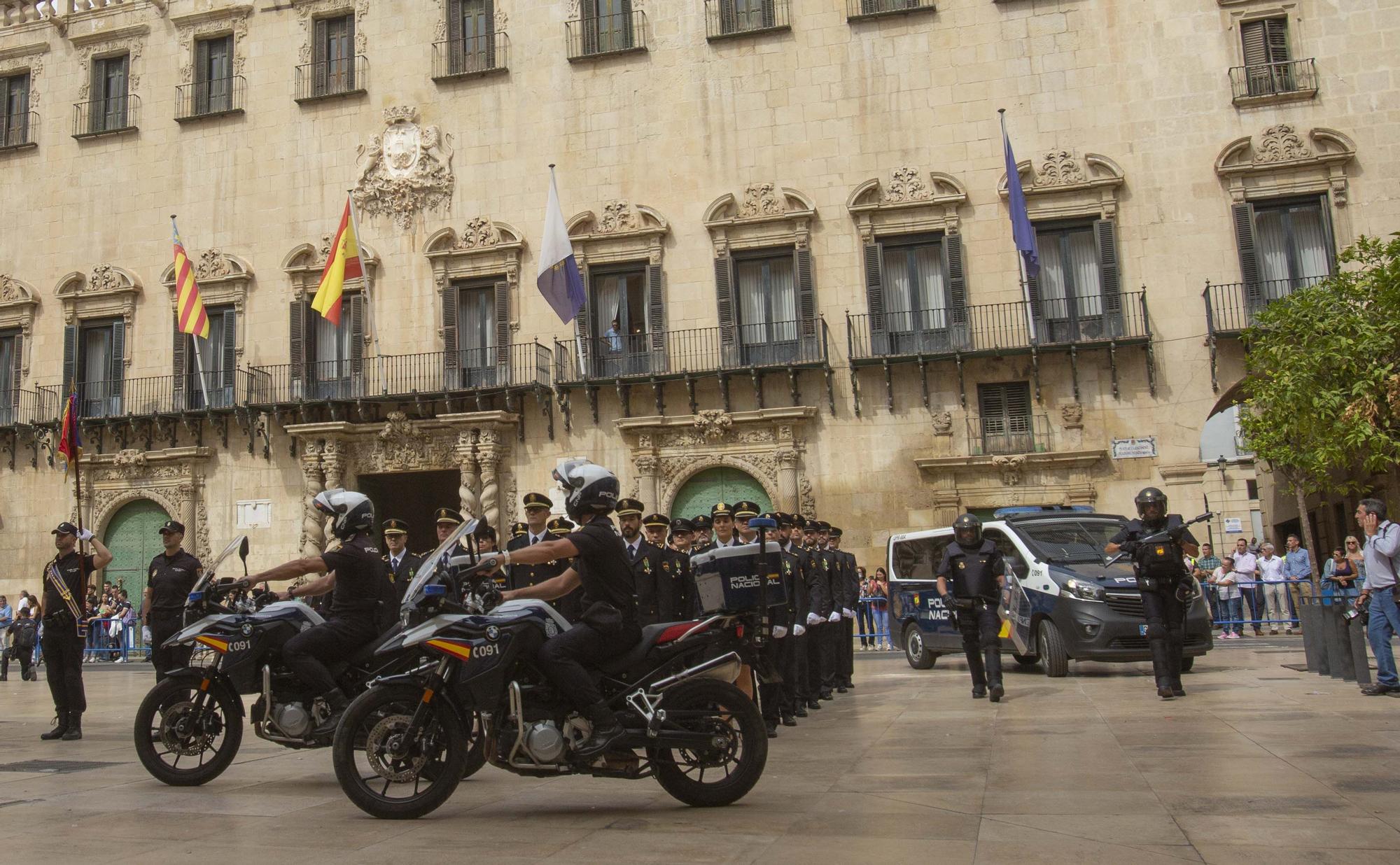 Actos de celebración del Patrón de la Policía Nacional en Alicante.