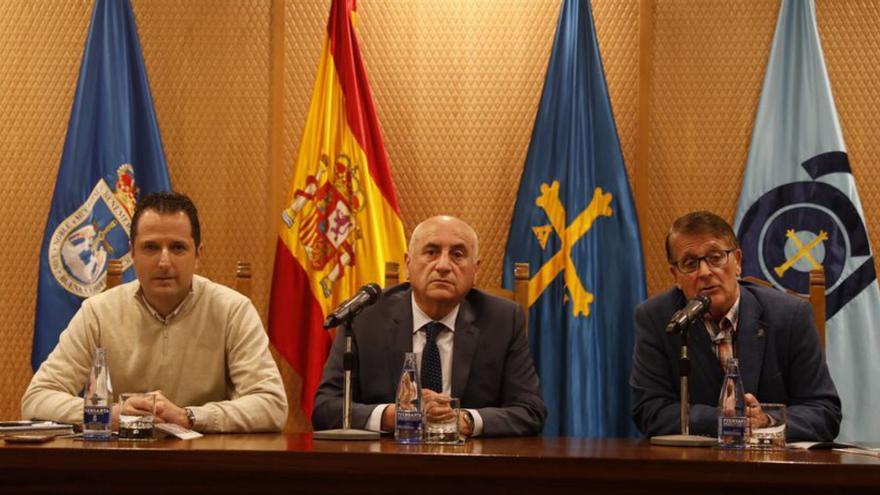 Por la izquierda, Juan Ramón González, Gerardo Martínez y José Fuente, en la presentación de la marcha. | Fernando Rodríguez