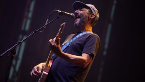 La banda Los Planetas durante el concierto que ofrece dentro de la programación del Festival Tomavistas, hoy viernes en la Caja Mágica, en Madrid.