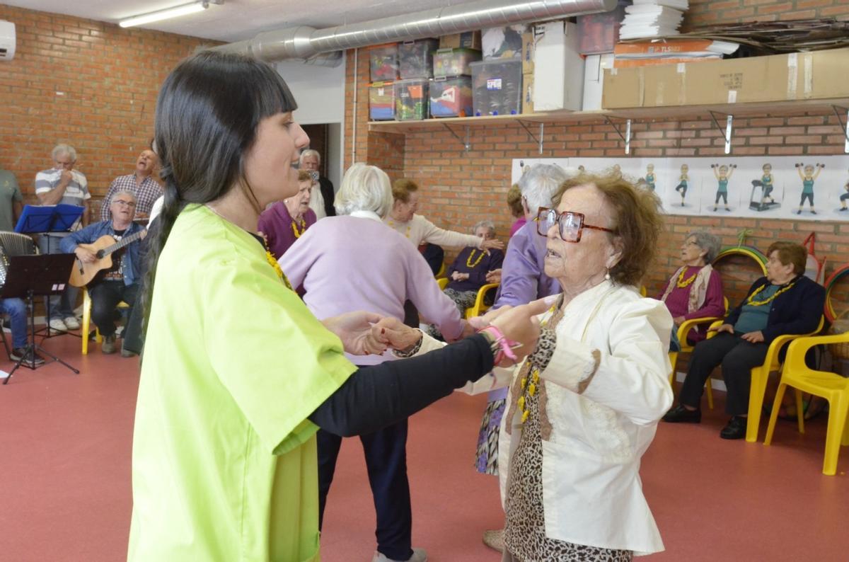 La celebración del Día de la Madre en la sede de la ludoteca Vellos Tempos.