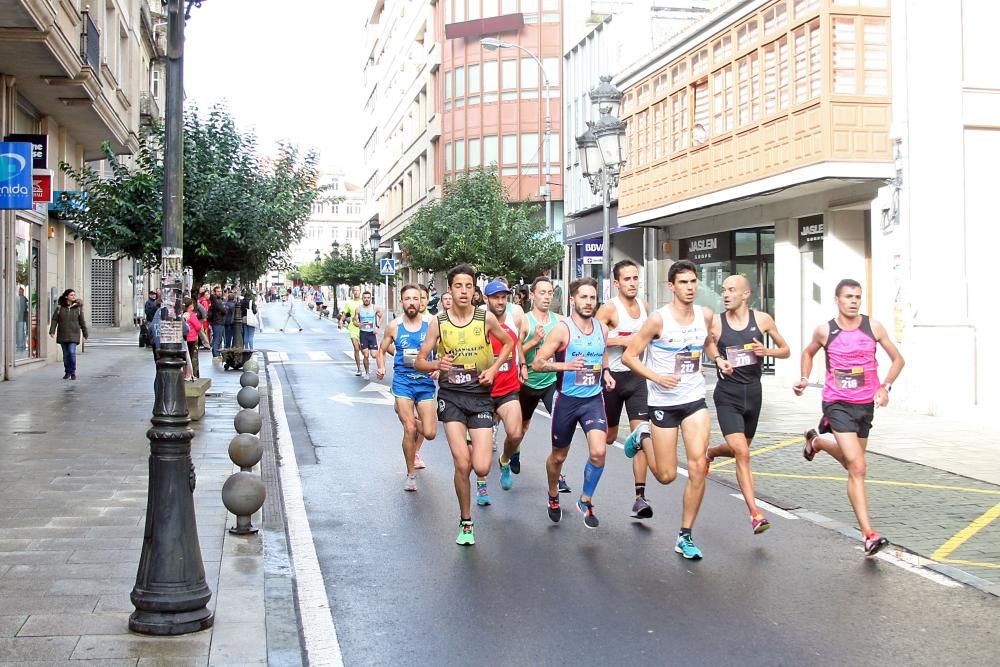 La carrera atrae a 500 atletas para completar los casi 10 kilómetros de recorrido por el casco urbano de A Estrada.
