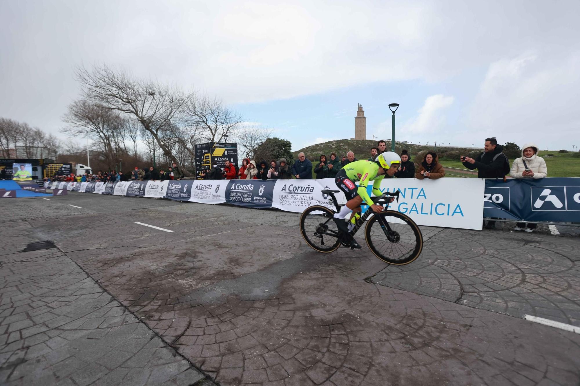 El joven corredor Joshua Tarling se impone en la contrarreloj inaugural de O Gran Camiño en A Coruña