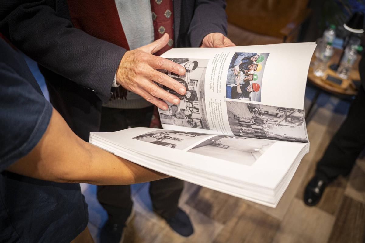Detalle del libro 'Taller de Músics. 45 anys', presentado este viernes en la librería Byron de Barcelona.