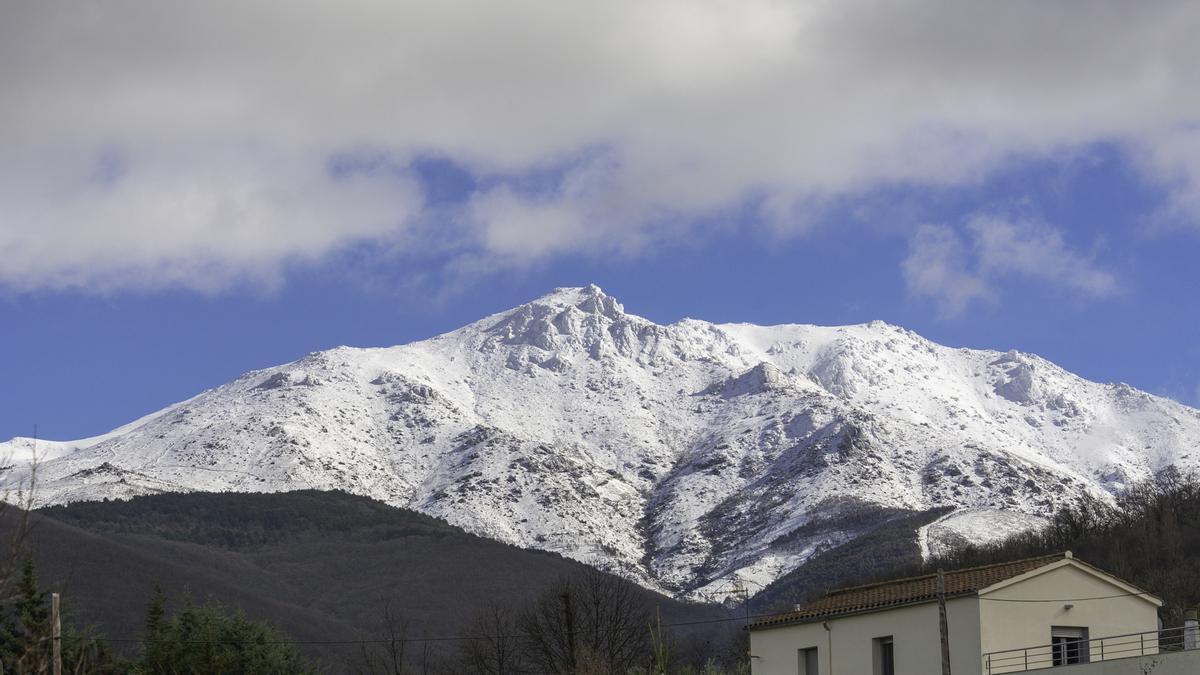 La sierra de Hervás cargada de nieves, este lunes