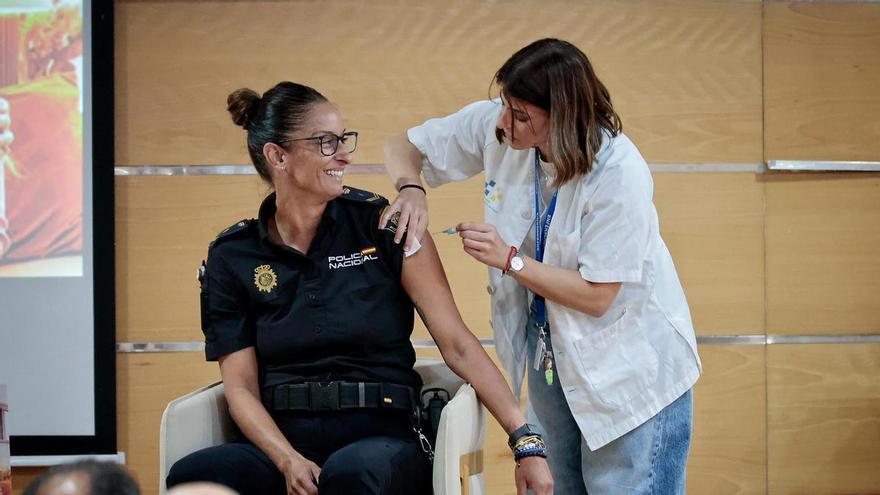 Inicio de la campaña de vacunación contra la gripe y la covid-19