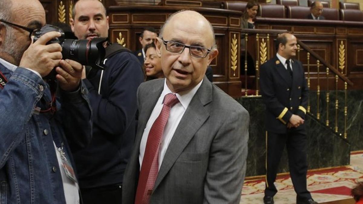 El ministro de Hacienda, Cristóbal Montoro, a su llegada al Congreso.