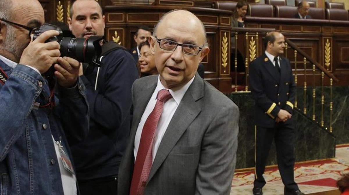 El ministre d’Hisenda, Cristóbal Montoro, a l’arribar al Congrés.