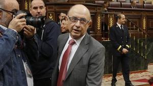 El ministre d’Hisenda, Cristóbal Montoro, a l’arribar al Congrés.