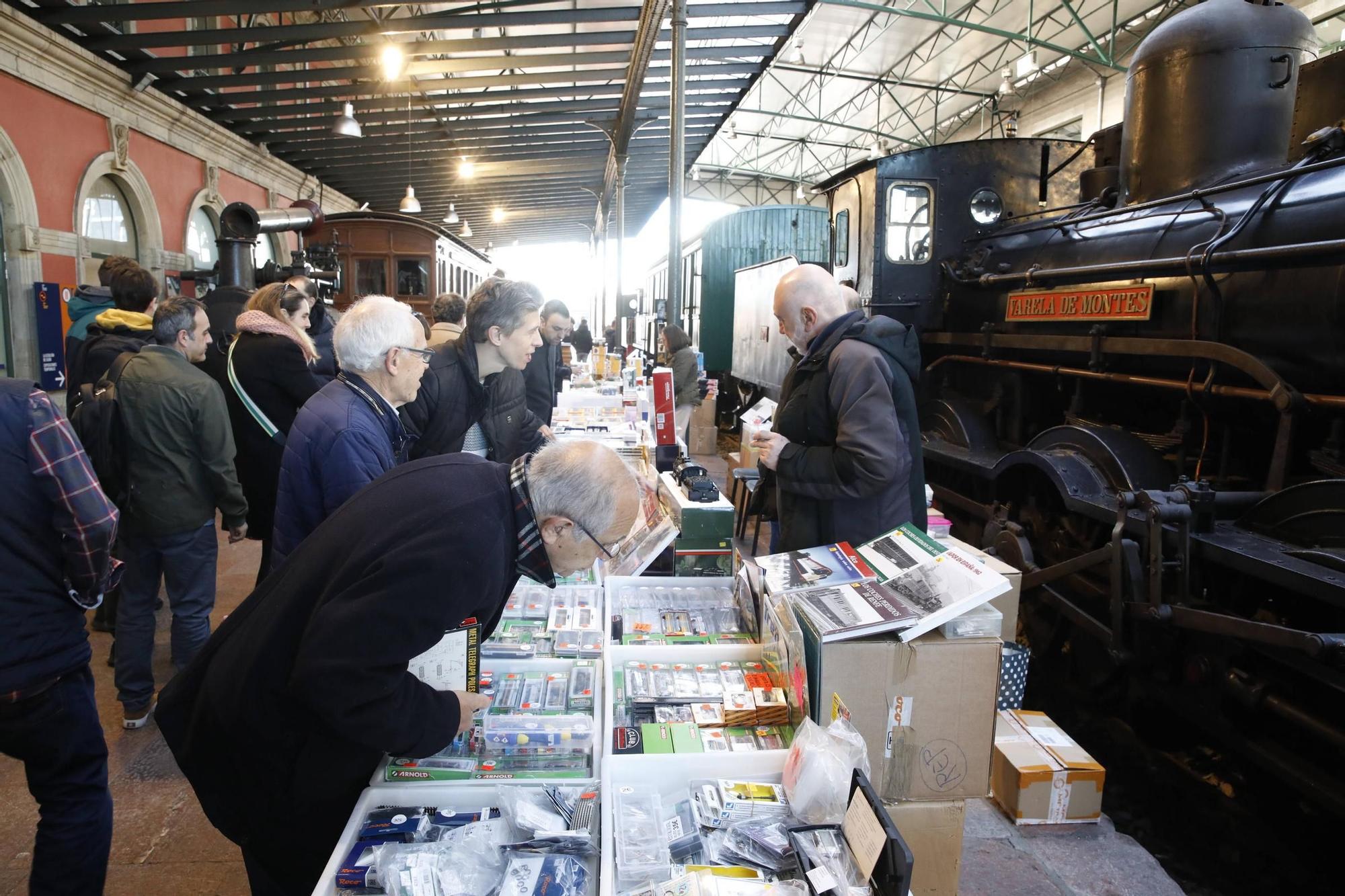 El mercadillo ferroviario de Gijón, en imágenes