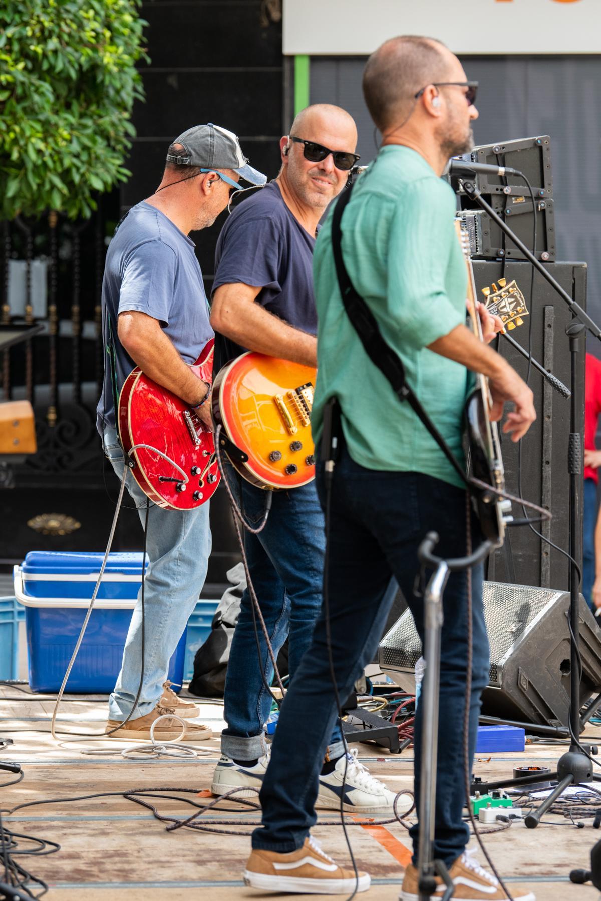 El grupo S. A. M. tocando en el B-Side Festival de 2023