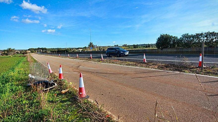 Restos de los vehículos implicados en el siniestro, ayer en Xorrigo, en la carretera de Manacor.