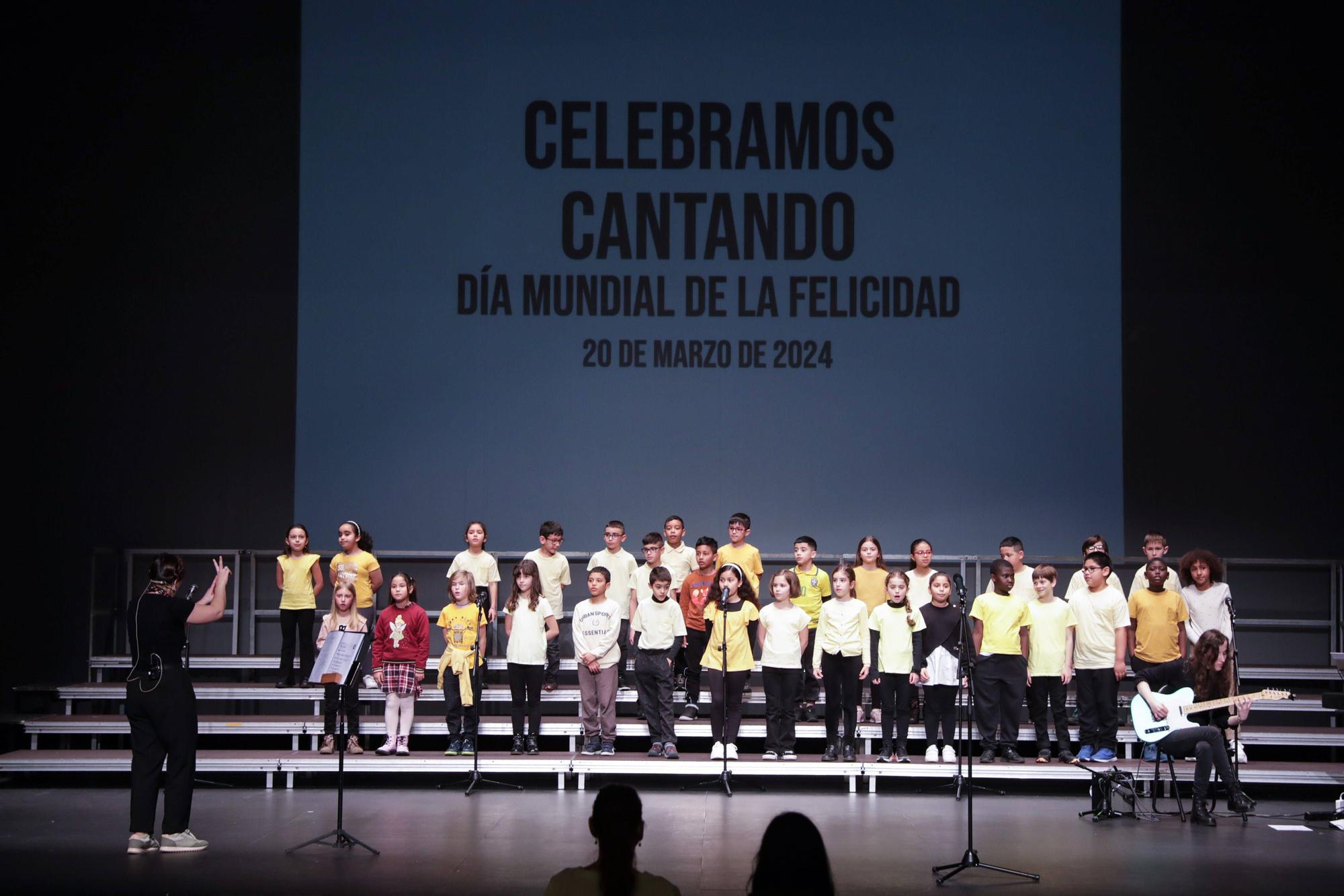 Encuentro escolar musical en el Jovellanos por el Día de la Felicidad