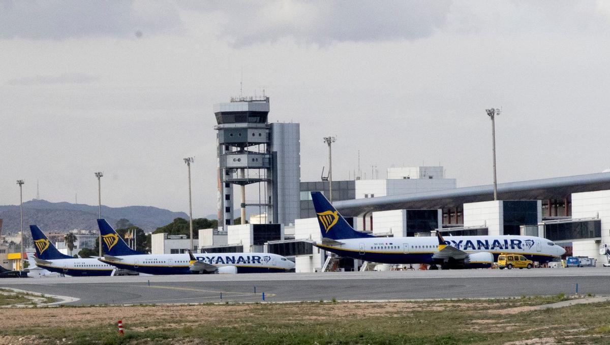 Aviones de Ryanair en el Miguel Hernández.