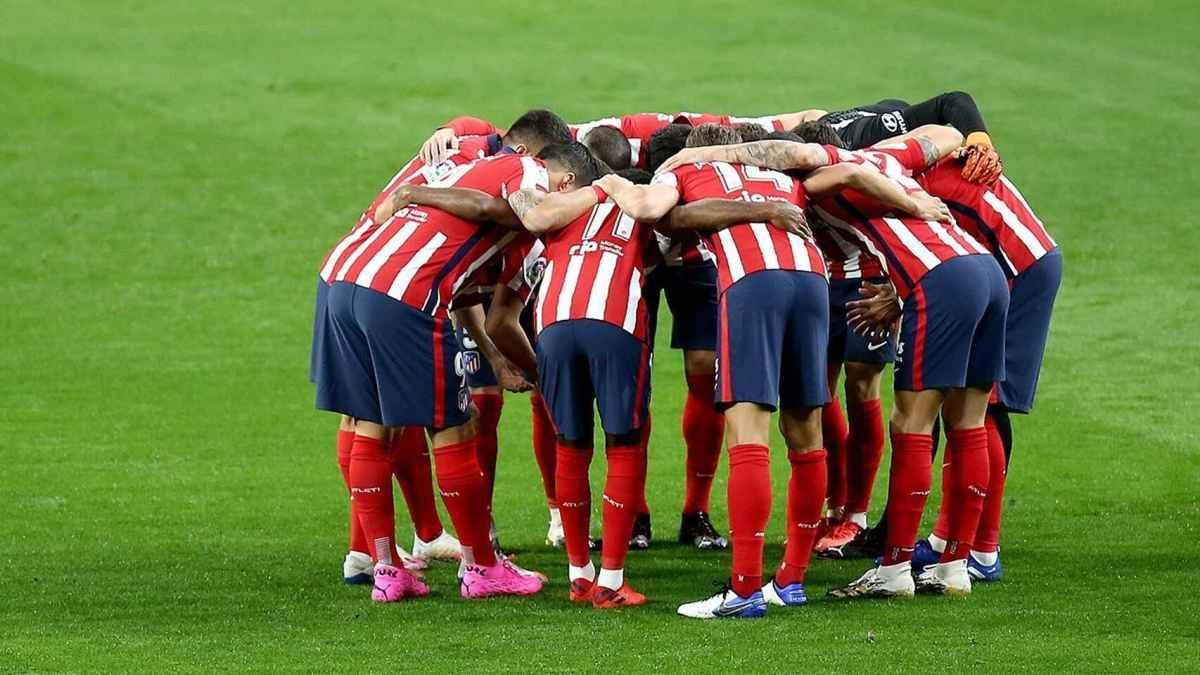 Los jugadores del Atlético hacen piña