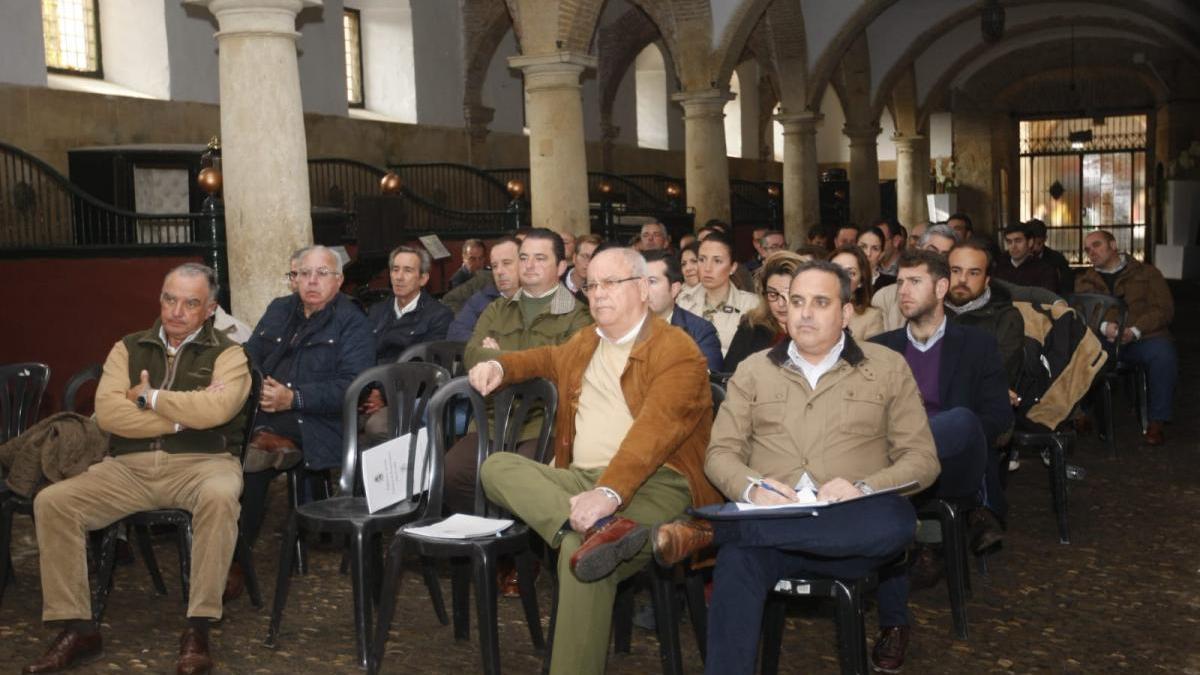 Más de 70 personas asisten a las jornadas técnicas de doma vaquera en Caballerizas Reales