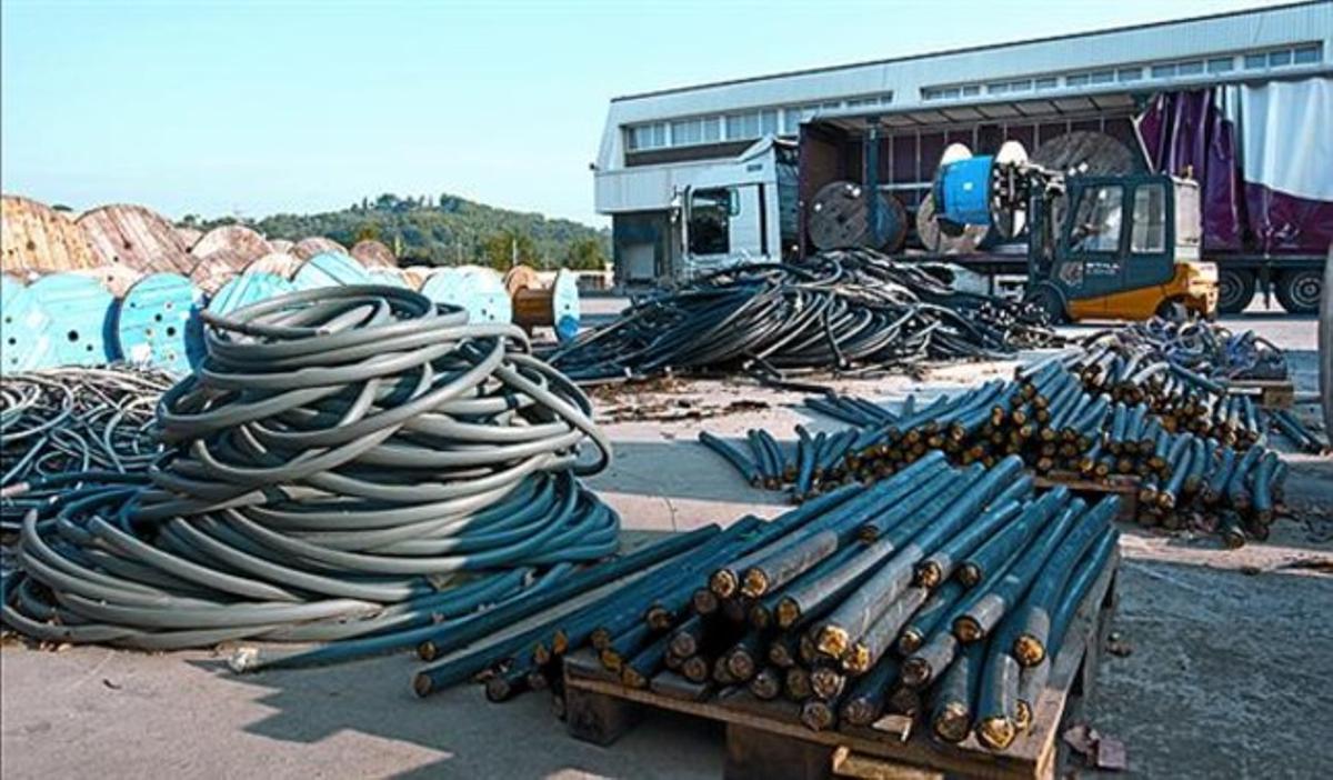 Cable robat tornat a Telefónica, en un magatzem de Barcelona.