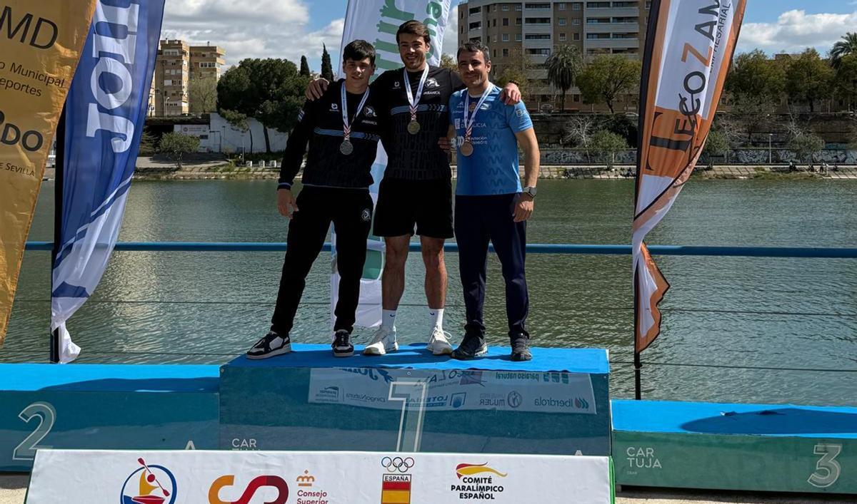 Podio del C-1 masculino.