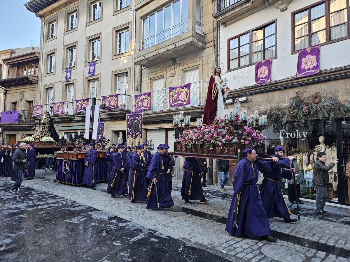En imágenes, la procesión de La Soledad de Villaviciosa