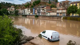 Un frente de tormentas barre Cataluña interrumpiendo actividades y el servicio ferroviario